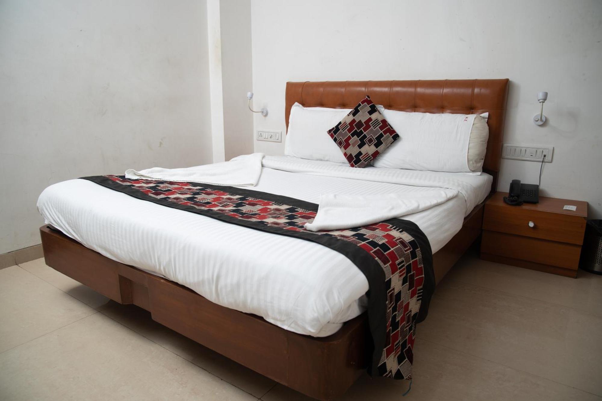 Hotel Jayshree By Anantaay Near Domestic Airport Mumbai (Bombay)
