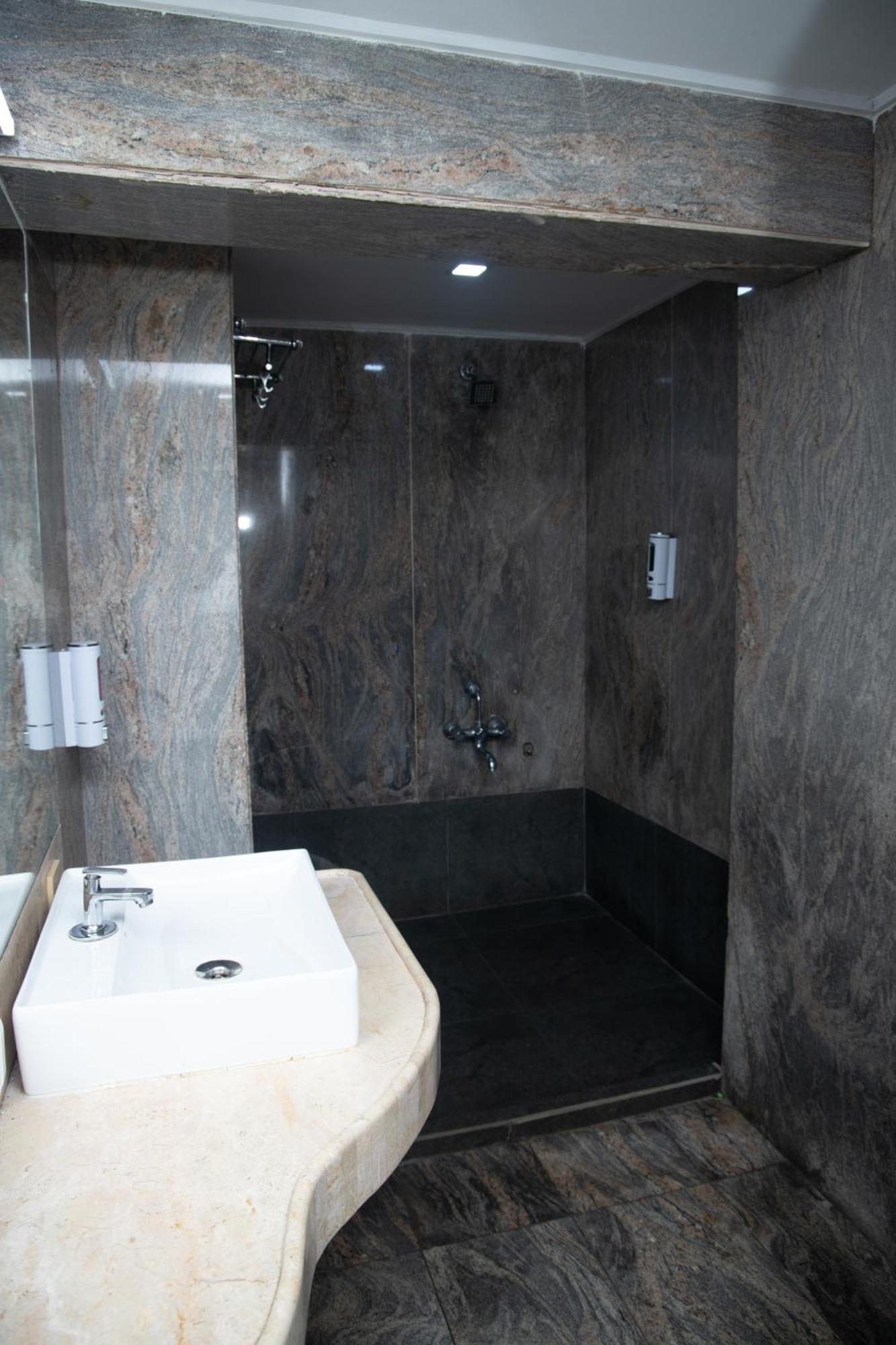 Jayshree By Anantaay Near Domestic Airport Mumbai (Bombay)